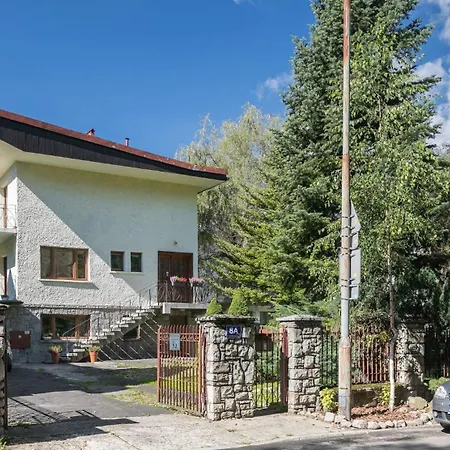 House In Centre Of By Rent Like زاكوباني